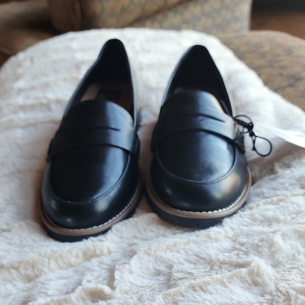 NWT DOLCE VITA BLACK LOAFERS